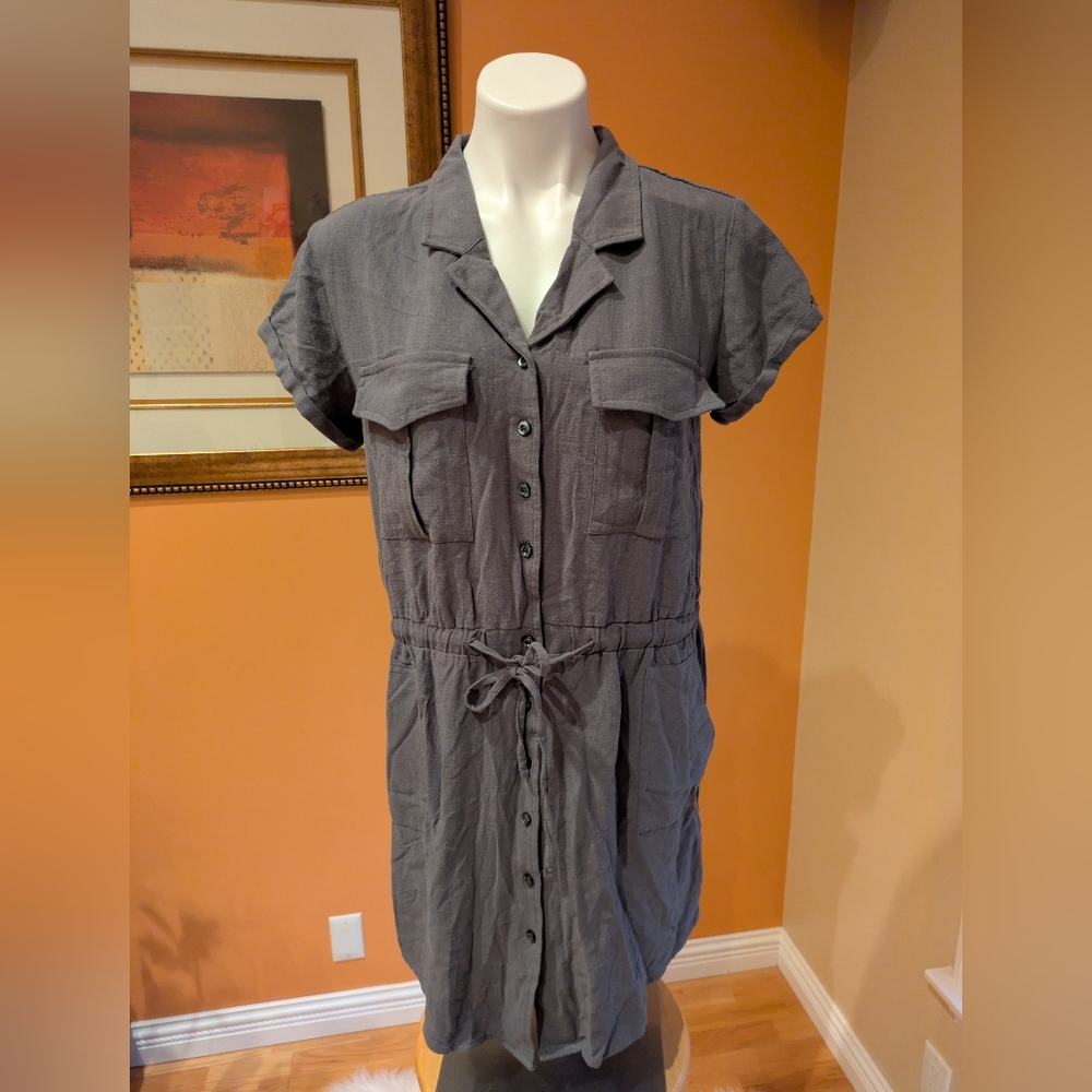 THREAD & SUPPLY WOMEN'S DRESS sz L
Charcoal Button-Up NWT